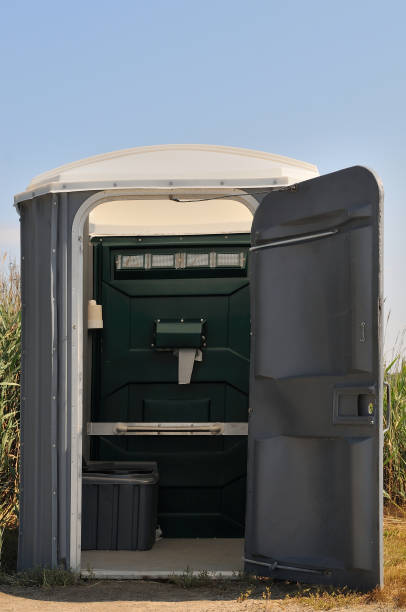 Best Porta potty delivery and setup  in Clinton, IL