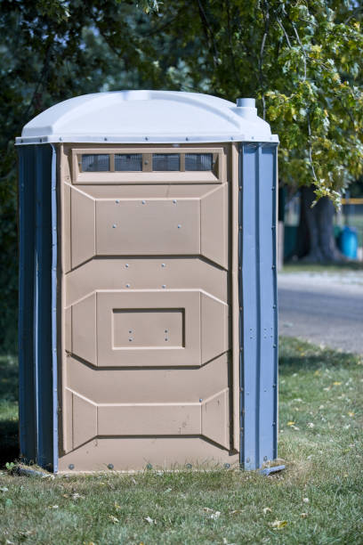 Porta potty delivery and setup in Clinton, IL