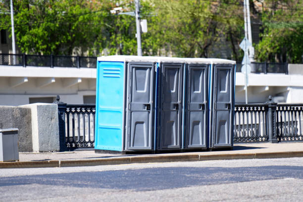 Best Portable bathroom rental  in Clinton, IL
